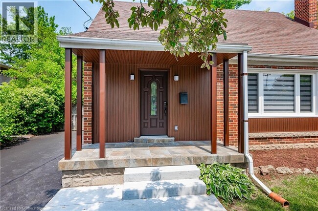 Building Photo - 723 Hager Ave