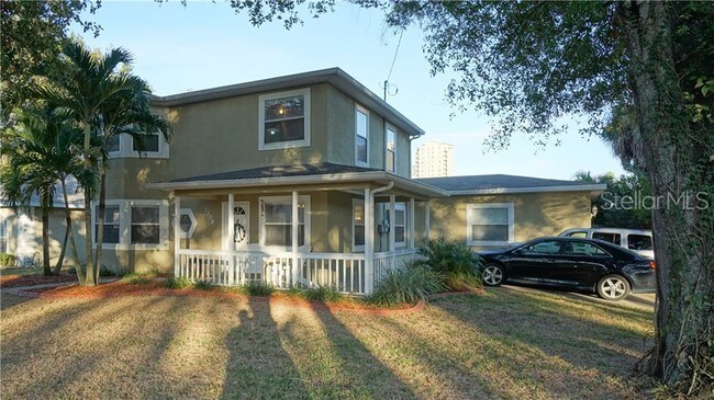 Building Photo - 3208 S Esperanza Ave