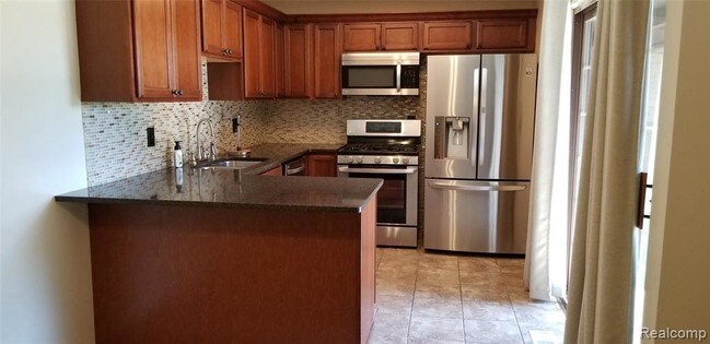 Building Photo - 2679 Roundtree Dr