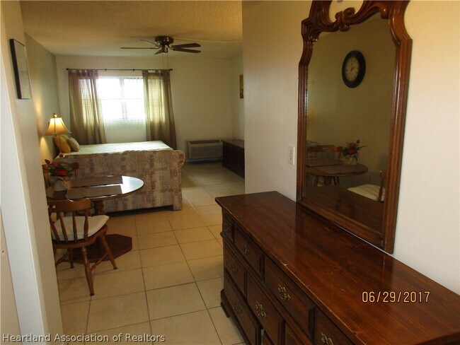 Building Photo - 211 Golf Villas Ct NW