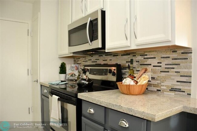Foto del edificio - 5100 Dupont Blvd