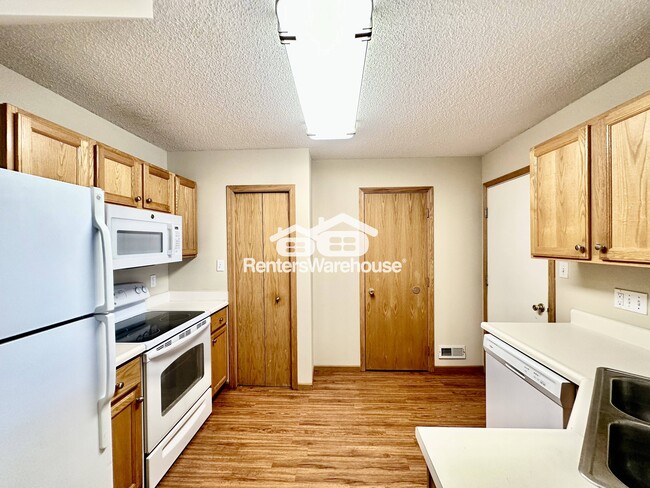 Building Photo - 1321 SE Delaware Ave