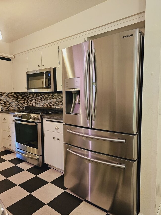Building Photo - Charming 3 Bedroom Home Near Downtown Jacksonville