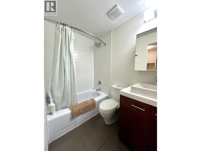 Building Photo - 1040 Pacific St