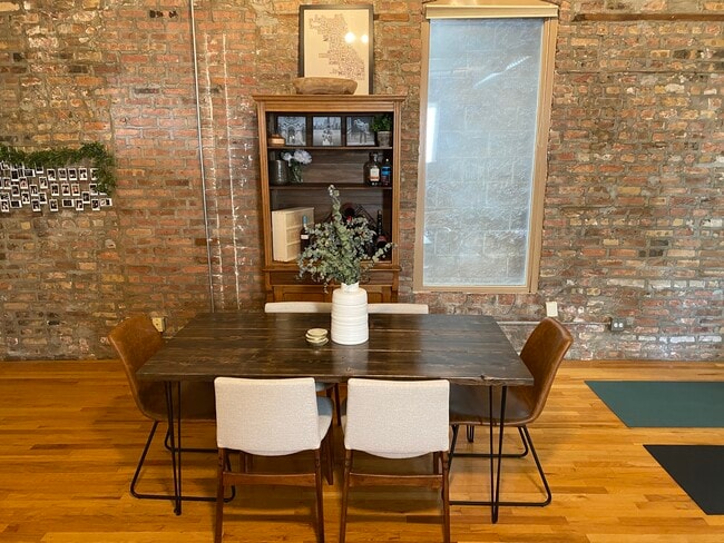 Building Photo - 2356 N Damen Ave