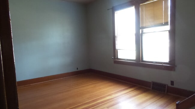 Building Photo - 620 Medary Ave