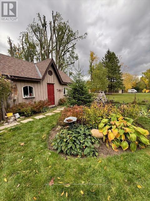 Building Photo - 550 Queen St