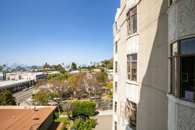 Building Photo - 1314 Hayworth Ave