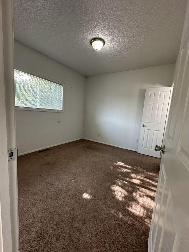 Building Photo - 3 bedroom in Billings MT 59102