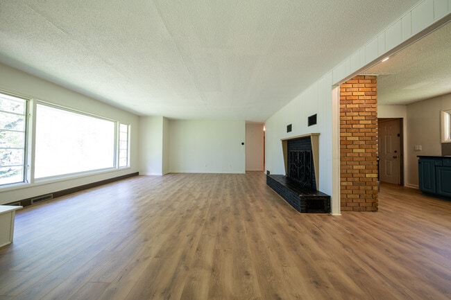 Building Photo - 1580 Letendre St