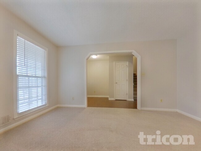 Foto del edificio - 329 Stratford Dr