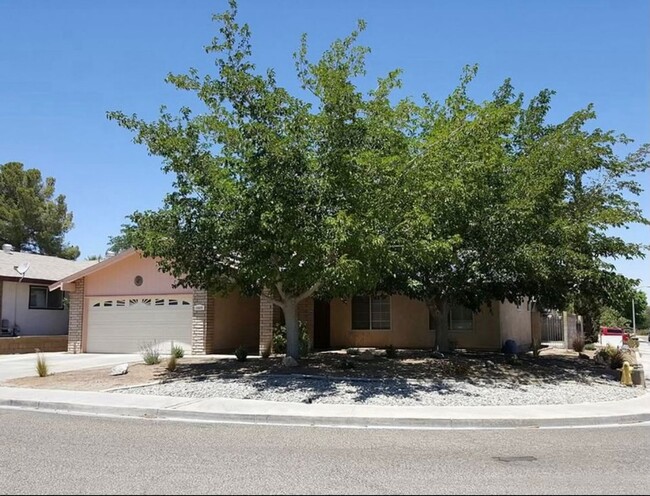 Building Photo - Beautiful home for Rent. Paid Solar, A/C, ...