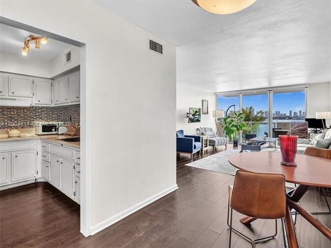 Foto del edificio - 1200 West Ave