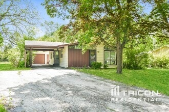 Building Photo - 30477 N Oak Grove Ave