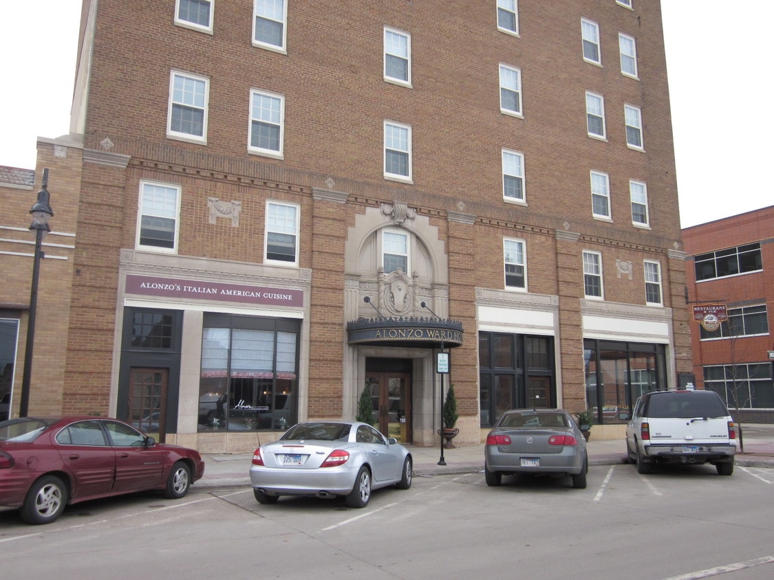 104 S Main St, Aberdeen, SD 57401 Condo for Rent in Aberdeen, SD