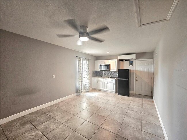 Building Photo - 6907 Von Bampus Dr