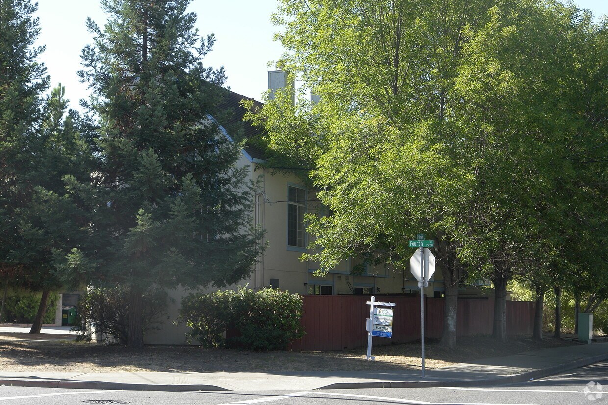 Building Photo - 1389 C St