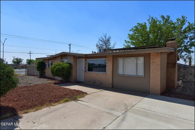 Foto del edificio - 5726 Dearborne Dr