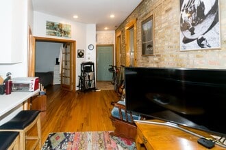 Building Photo - 1329 N Greenview Ave