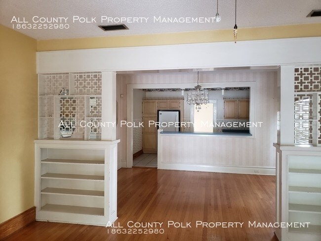 Building Photo - 3 Bedroom 2 Bathroom Single Family Home