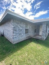 Building Photo - 1713 Windward Dr