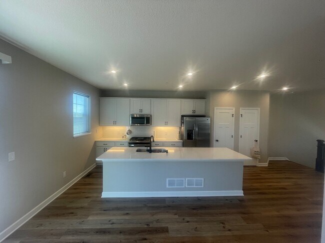 Foto del edificio - 873 Roselyn Dr