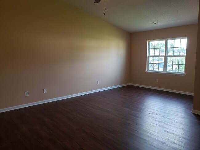 Foto del edificio - 3 bedroom/2 bath home Sneads Ferry