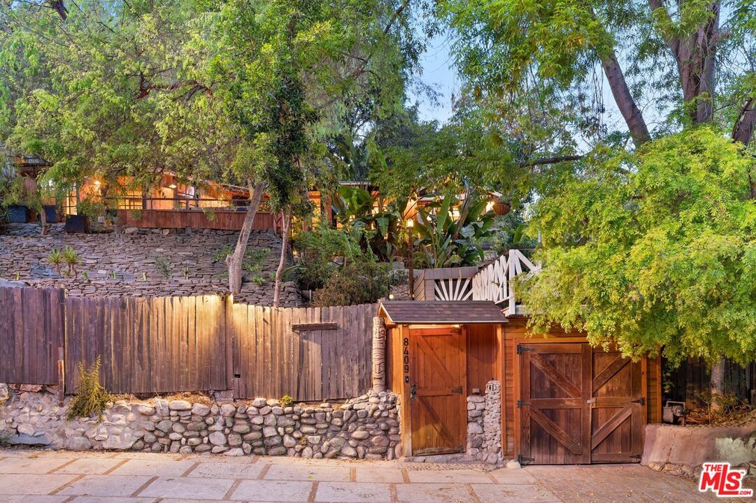 Foto principal - 8409 Lookout Mountain Ave