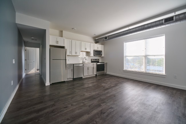 Building Photo - 550 New Holland Ave