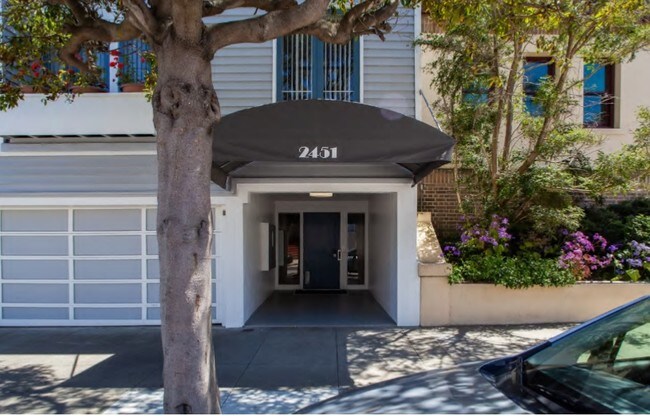 Fotografía del edificio - 2451 Greenwich St