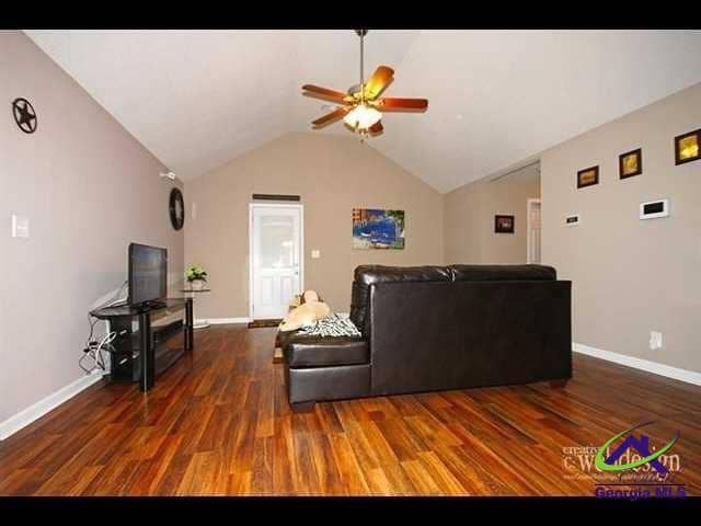 Foto del edificio - 302 Laurel Woods Dr