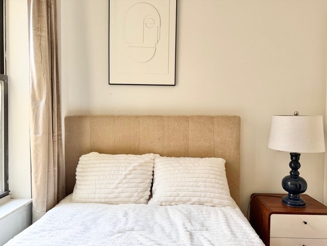 Building Photo - Nice room in a good neighborhood
