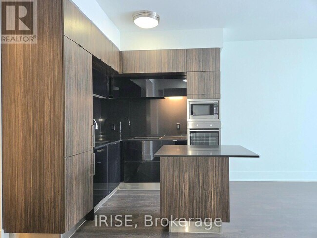 Building Photo - 15 Merchants' Wharf