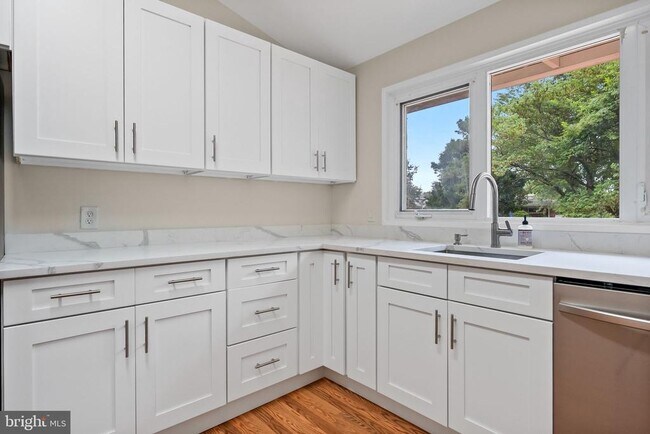 Foto del edificio - 1602 Woodmoor Ln