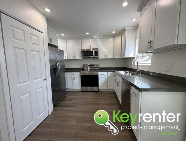 Foto del edificio - Astonishing 4Bed/2.5Bath Tacoma Home