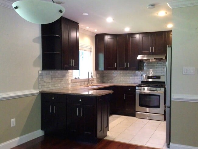 Building Photo - 5 Surry Ct
