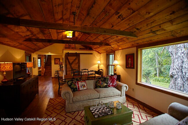 Foto del edificio - 208 Cunningham Hill Rd