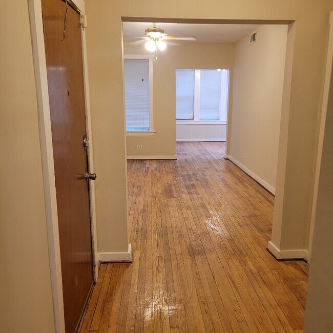 Foto del edificio - 6723 S Clyde Ave