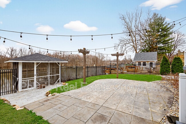 Building Photo - 2222 E 75th St