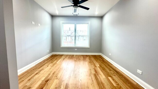 Foto del edificio - 4450 Sheridan Park Apartments