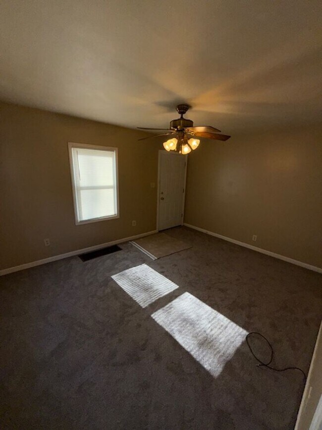 Foto del edificio - 2556 Sweetser Ave