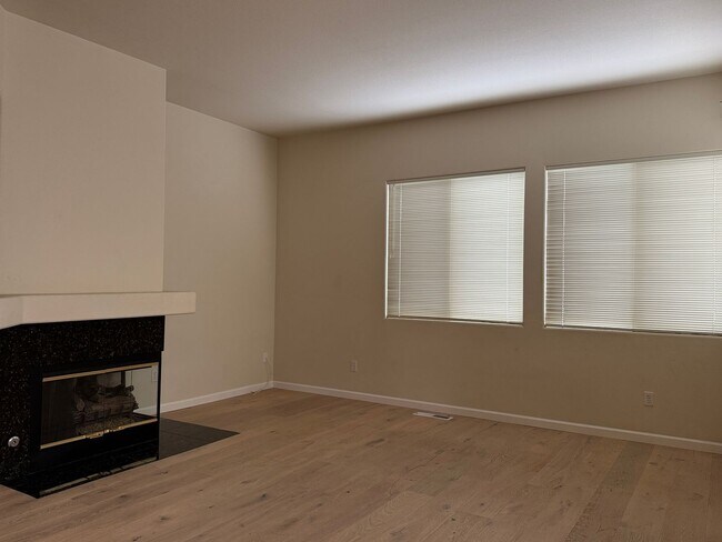 Building Photo - Skyhawk Single Level Beauty