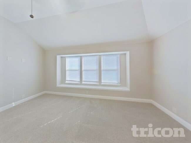 Building Photo - 625 Fox View Dr