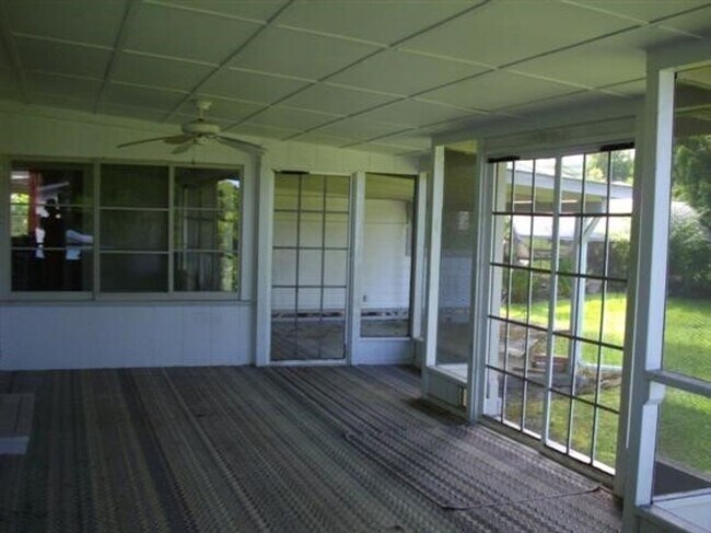 Building Photo - Large 3BR/2BA in lower Kaumana