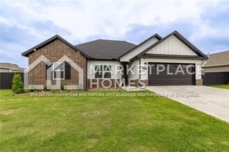 Building Photo - 439 N Otoe St