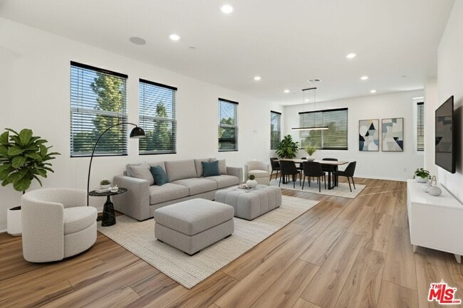 Building Photo - 725 Daniel Freeman Cir