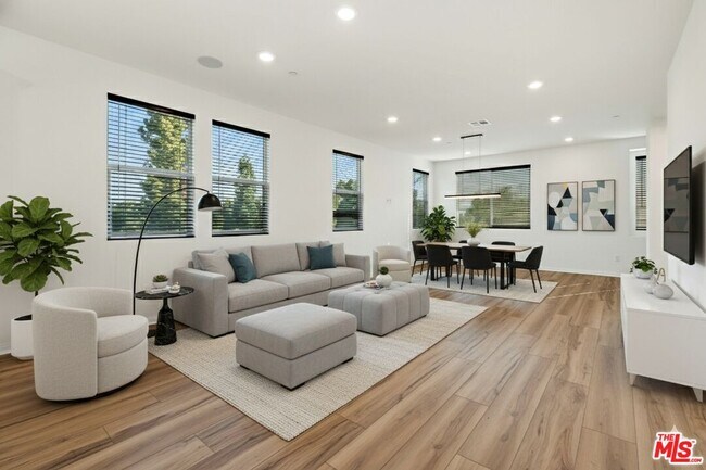 Foto del edificio - 725 Daniel Freeman Cir