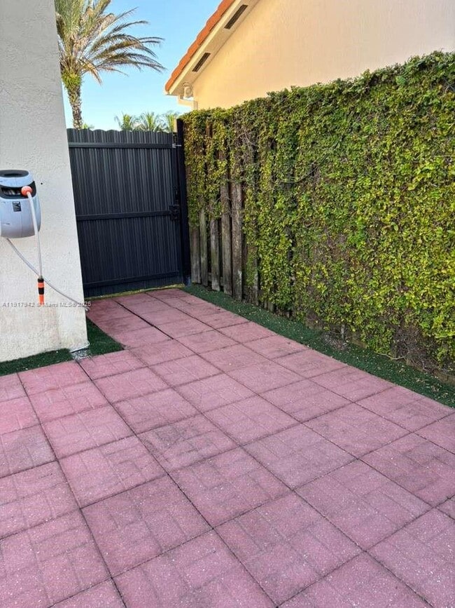 Foto del edificio - 16487 SW 56th Terrace