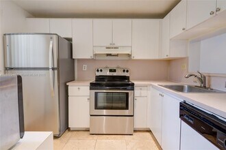 Building Photo - 10835 SW 112th Ave