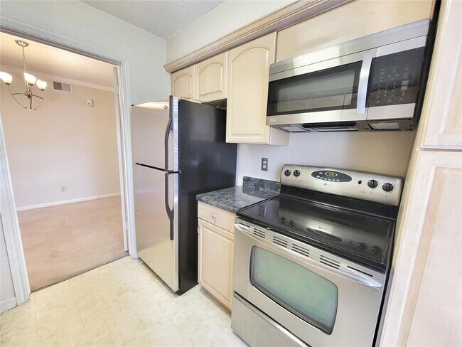 Foto del edificio - 1311 Antoine Dr